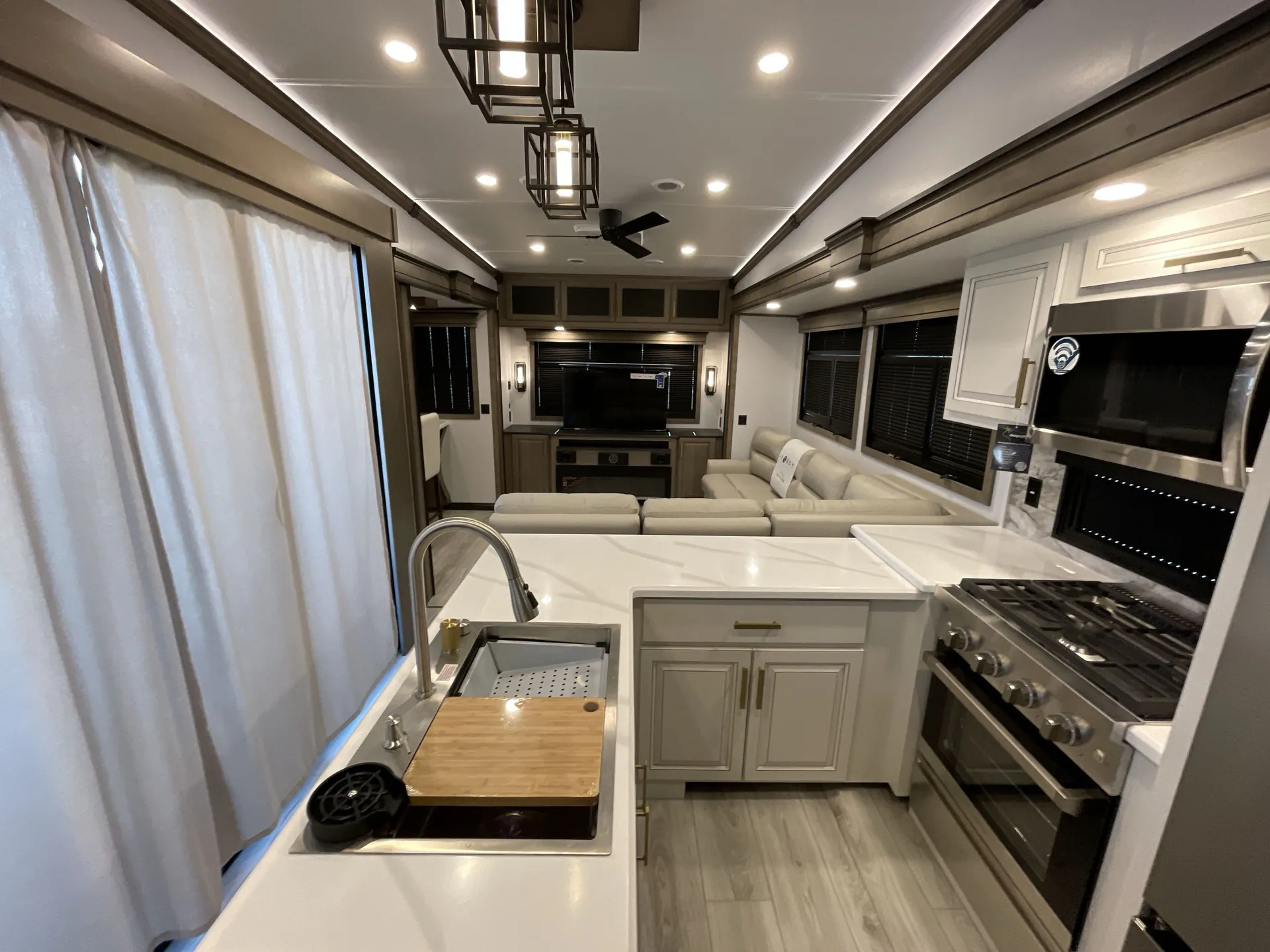 2025 Keystone Montana 3532SP — living area main