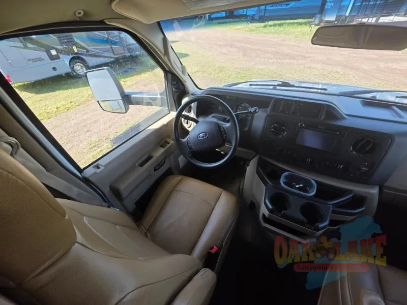 2013 Winnebago Access 26Q - Photo 3