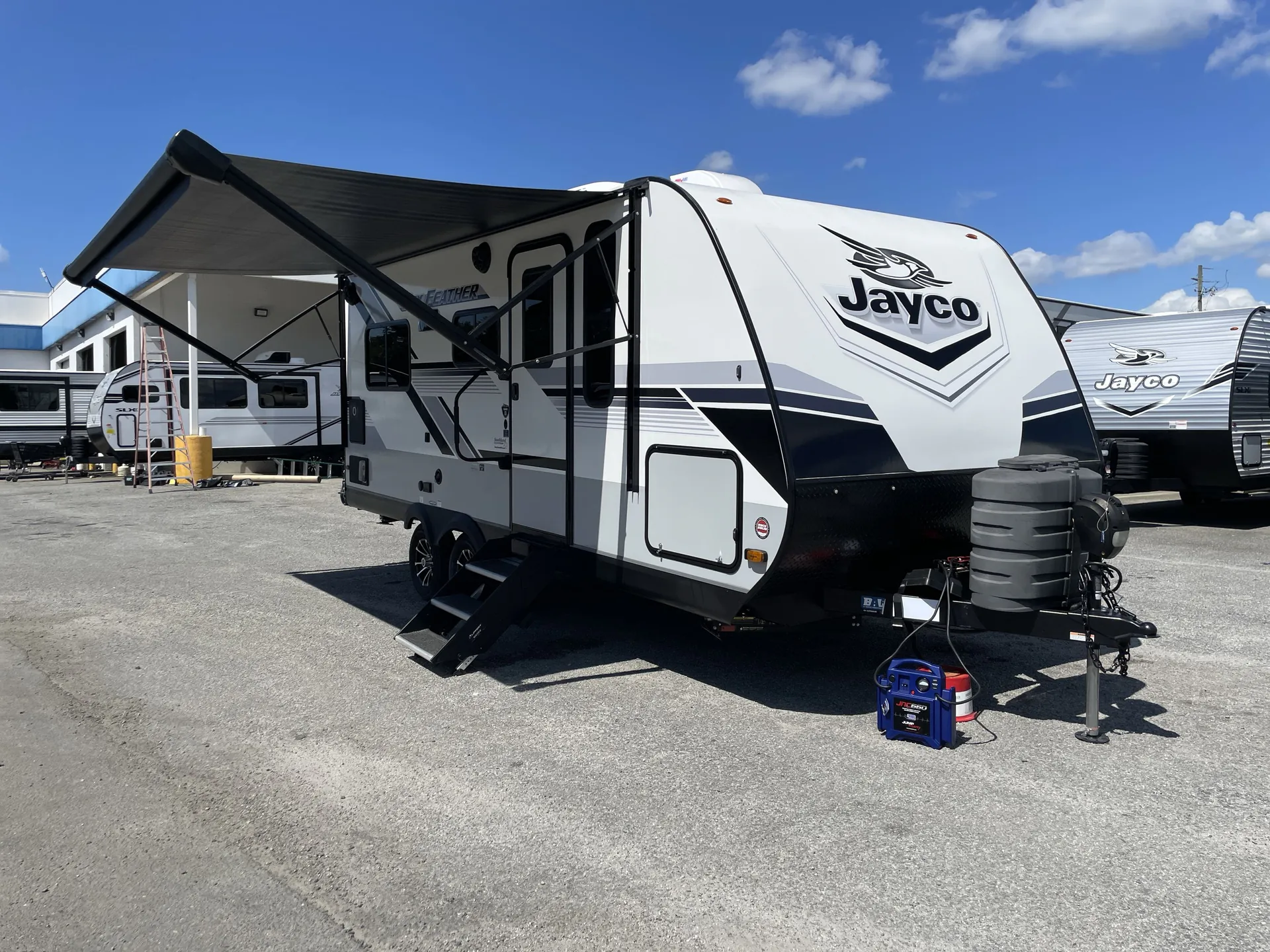2024 Jayco Jay Feather 19MRK - Photo 2