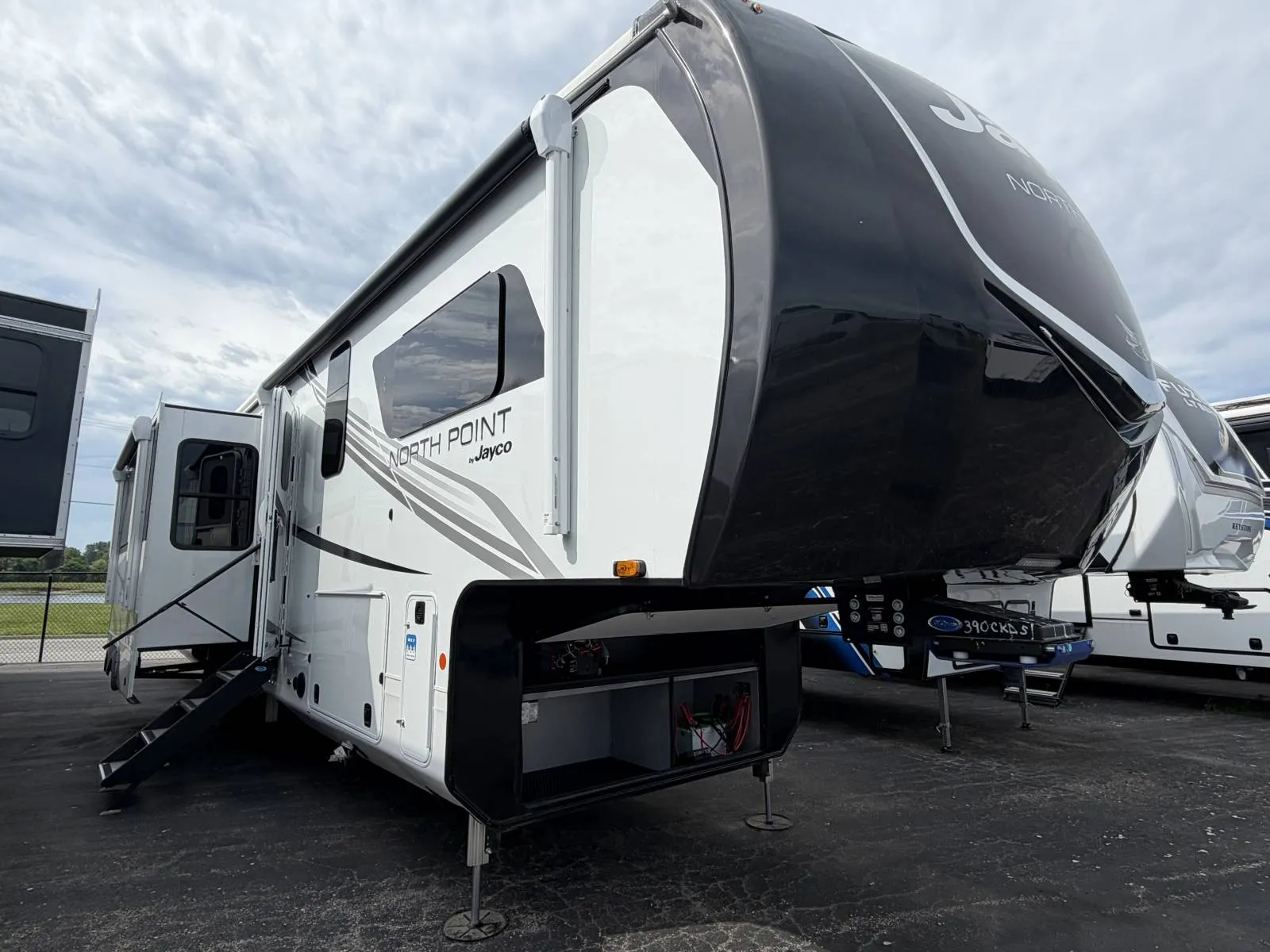 2026 Jayco North Point 390CKDS - Photo 2