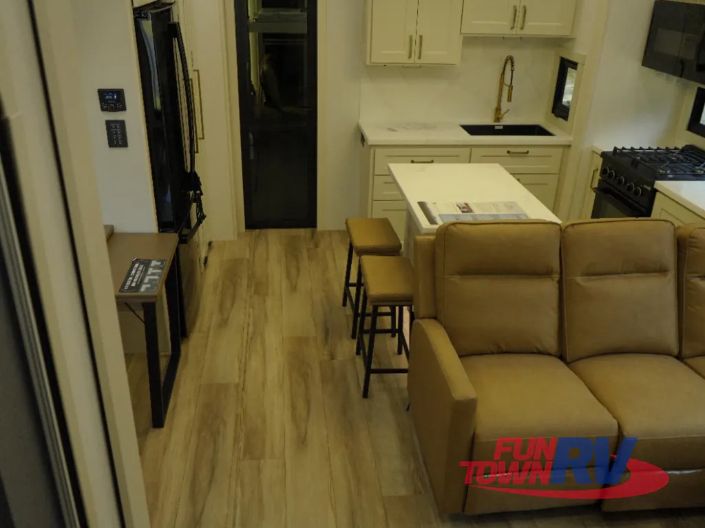 2027 Brinkley Model G 3970, Photos photo 12
