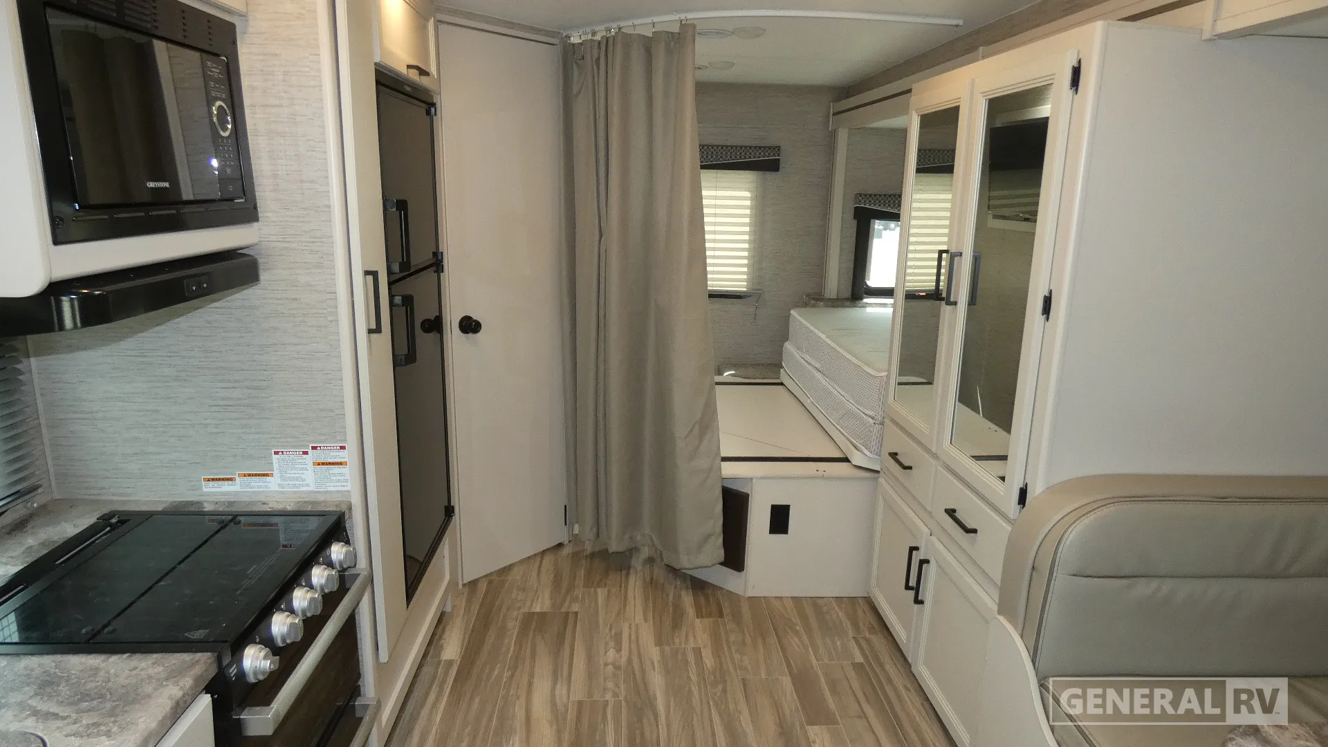 2022 Thor Motor Coach Four Winds 24F - Photo 3