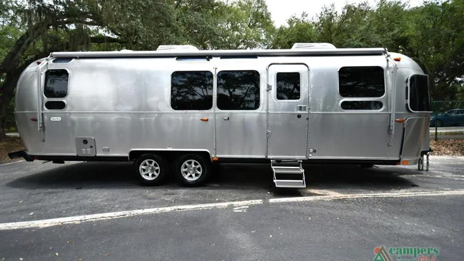 2023 Airstream Flying Cloud 30FB Office, Photos photo 2