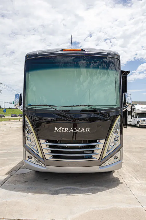 2024 Thor Motor Coach Miramar 37 - Photo 3