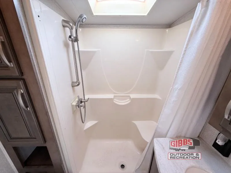 2018 Keystone Montana 3791RD - Photo 3