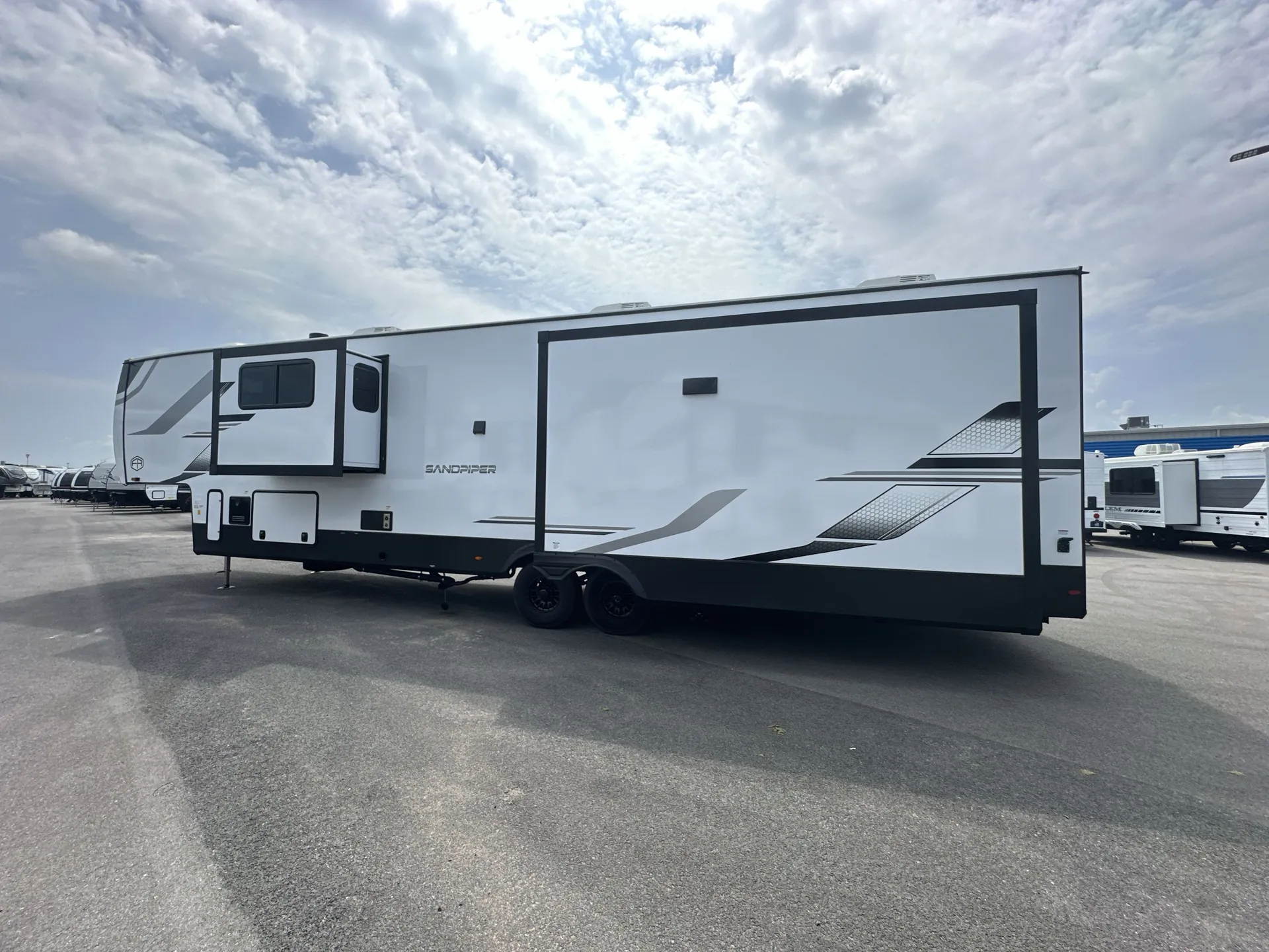 2026 Forest River Sandpiper 3900HBLR — off campside