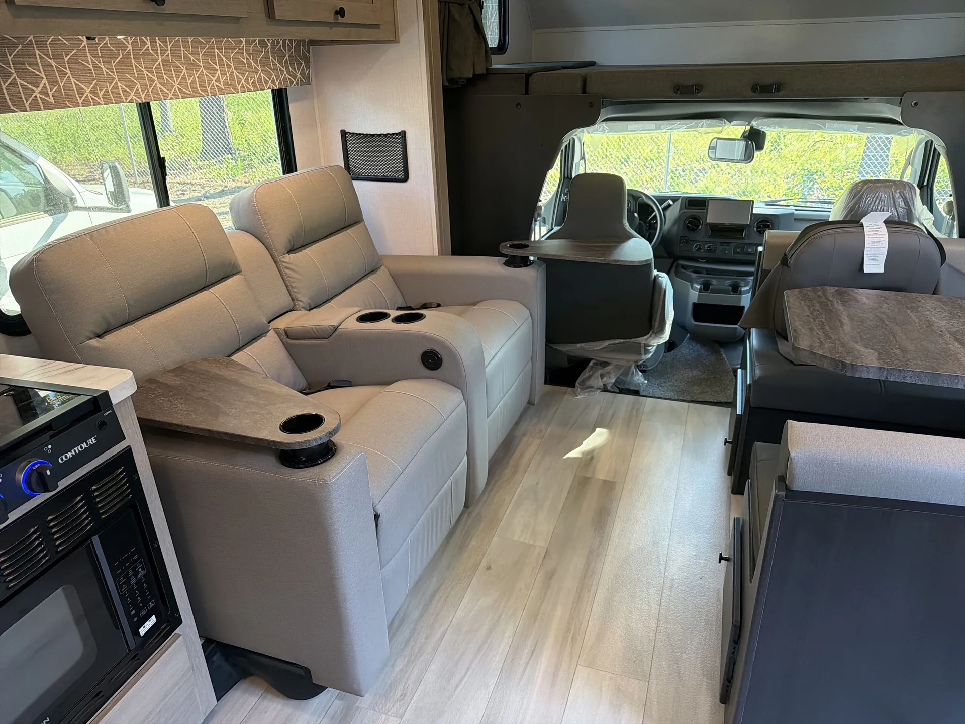 2027 Forest River Sunseeker 2860DS — living area main