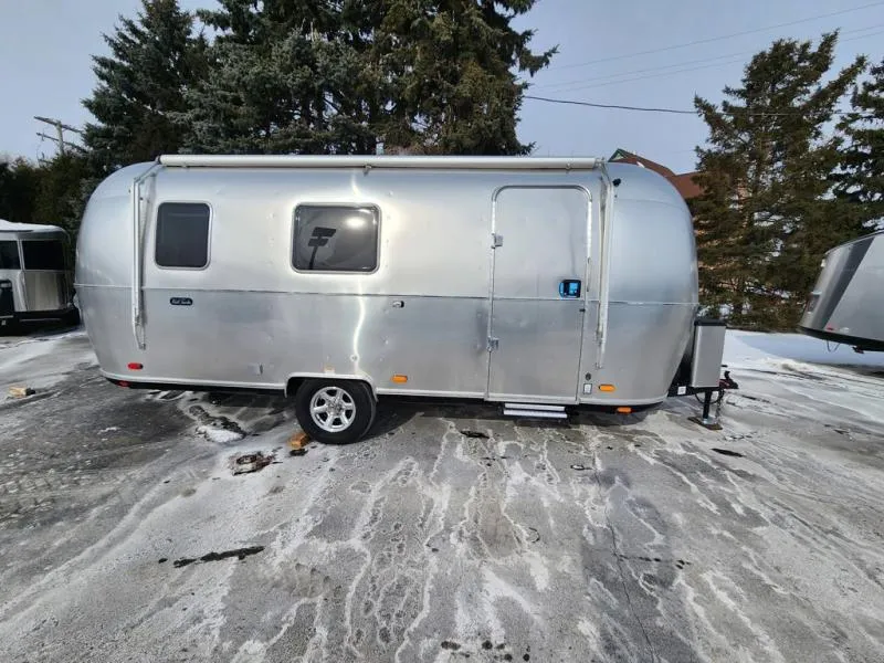 2026 Airstream World Traveler 22RB - Photo 3