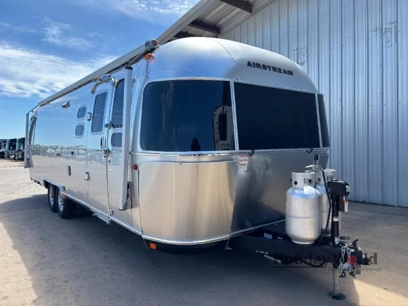 2026 Airstream Classic 30RB - Photo 2