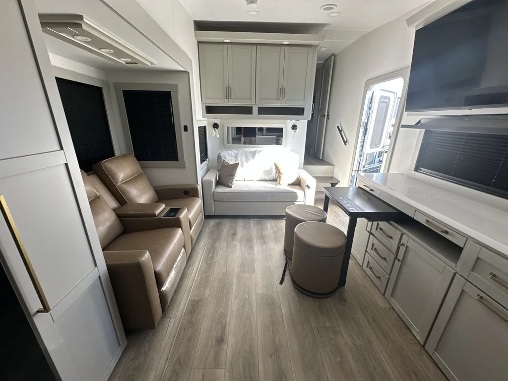 2026 Brinkley Model Z 2680, Photos photo 12