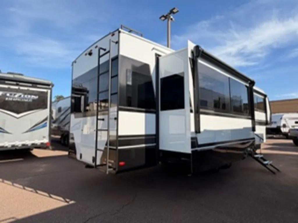 2026 Brinkley Model Z 3600, Photos photo 3