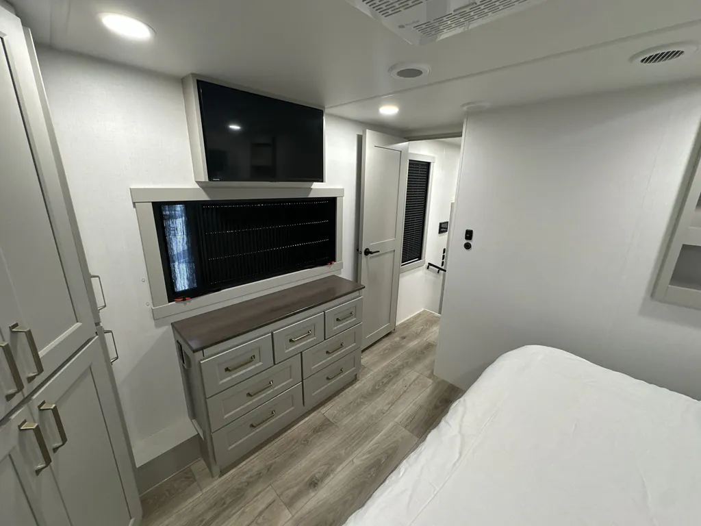 2025 Brinkley Model G 3950, Photos photo 15