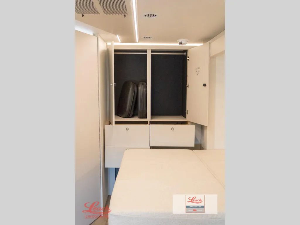 2027 Tiffin Wayfarer 25 PW, Photos photo 32