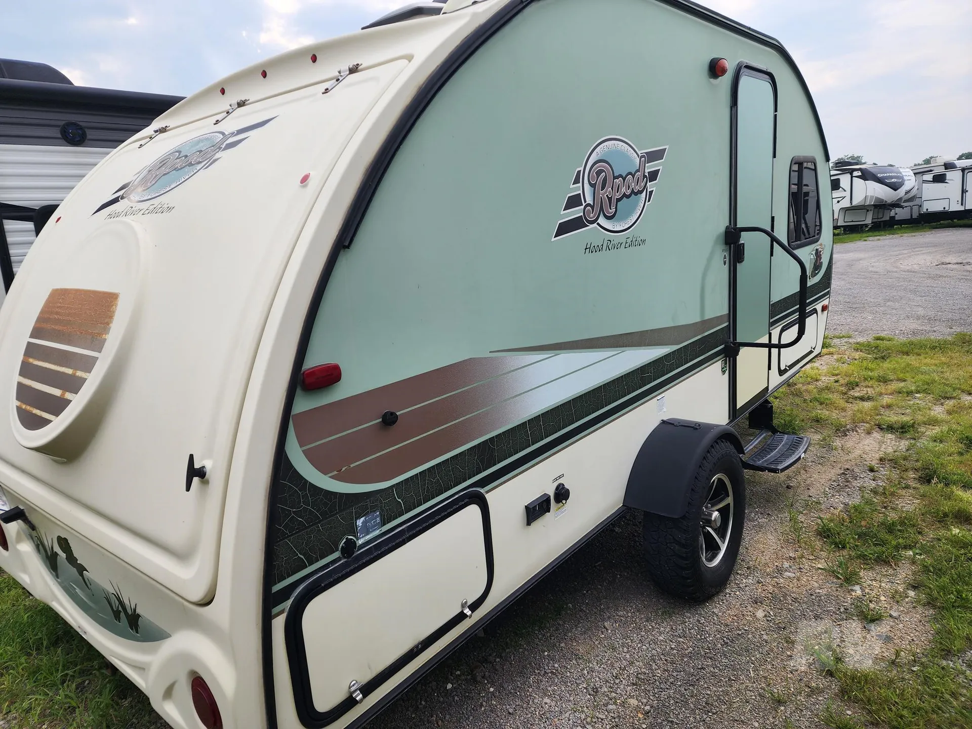 2017 FOREST RIVER R-POD 183G - Photo 2