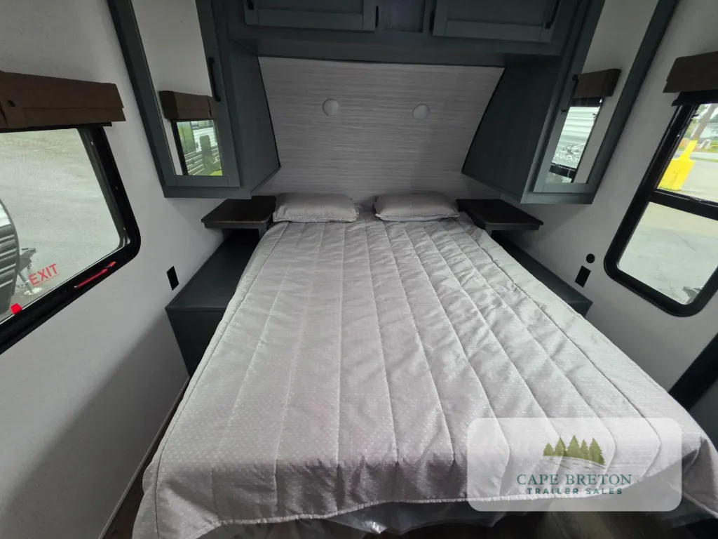 2027 Palomino Puma 337BH, Photos photo 10