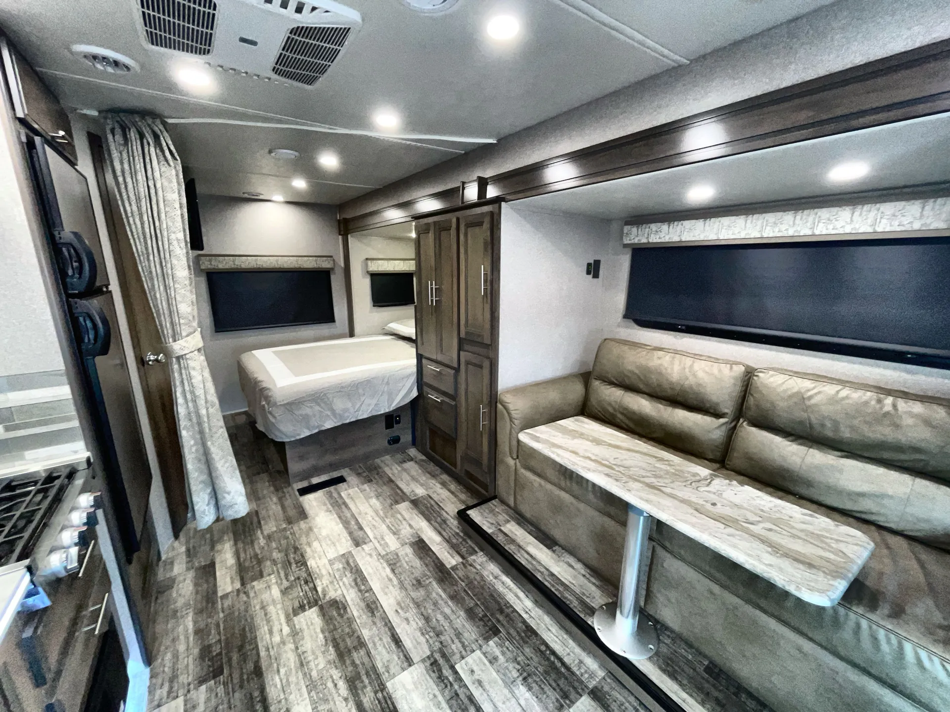 2021 Dynamax Corp Isata 3 Series 24FW — living area main