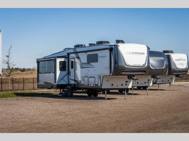 2026 Forest River Rockwood Signature 401SFB - Photo 2