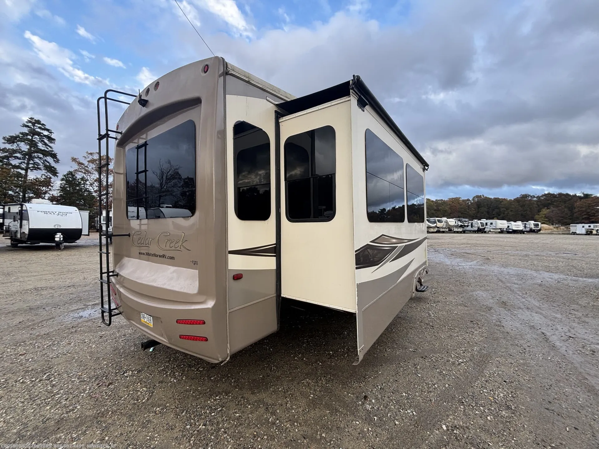 2016 Forest River Cedar Creek Hathaway Edition 34RE — Photo 7