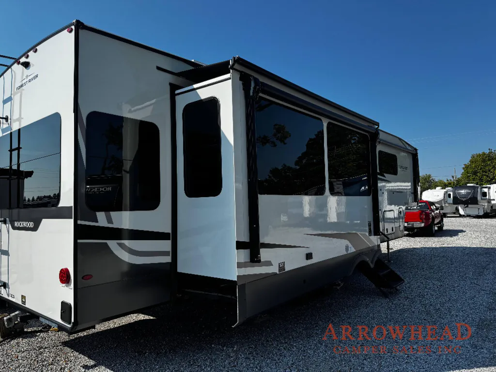 2027 Forest River Rockwood Signature 401SFB, Photos photo 13