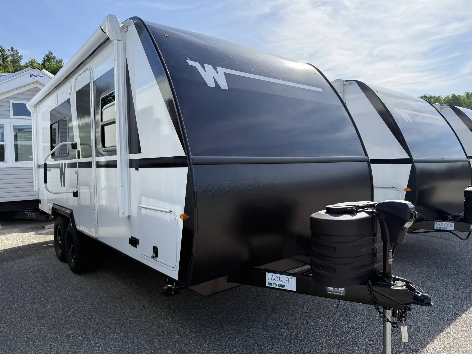2027 Winnebago Micro Minnie 2000TRB - Photo 2