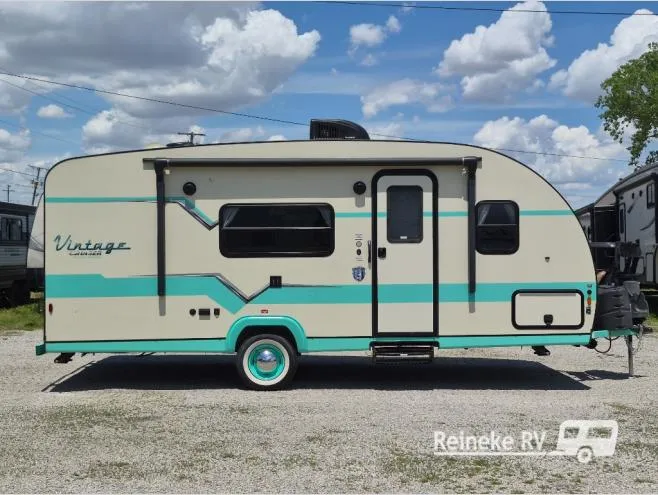 2019 Gulf Stream Vintage Cruiser 19RBS - Photo 2