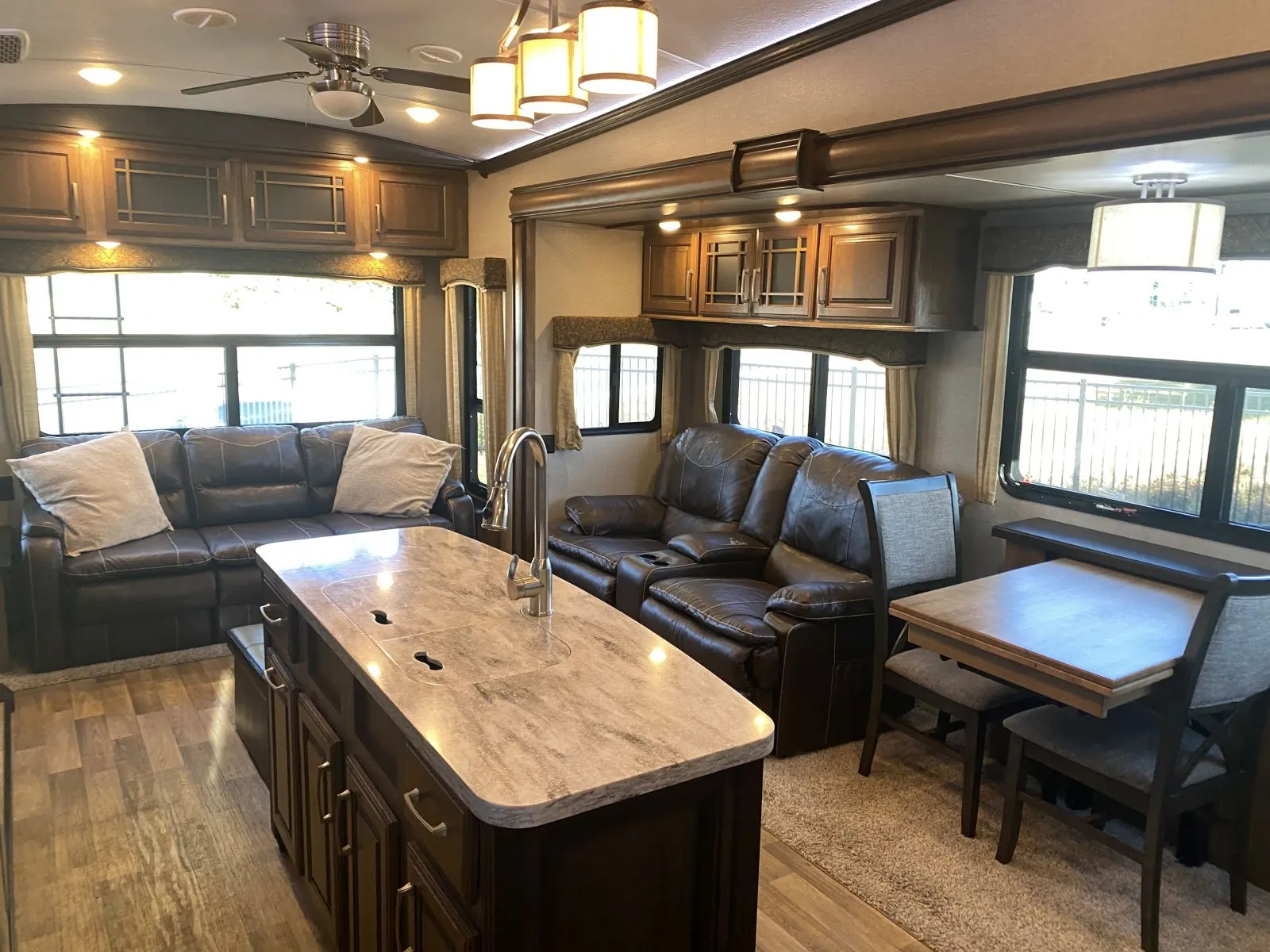 2017 Keystone RV Montana 3160RL - Photo 4