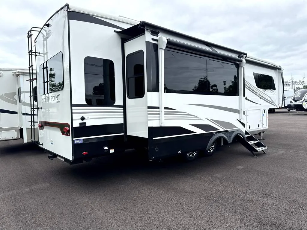 2025 Jayco North Point 310RLTS - Photo 3