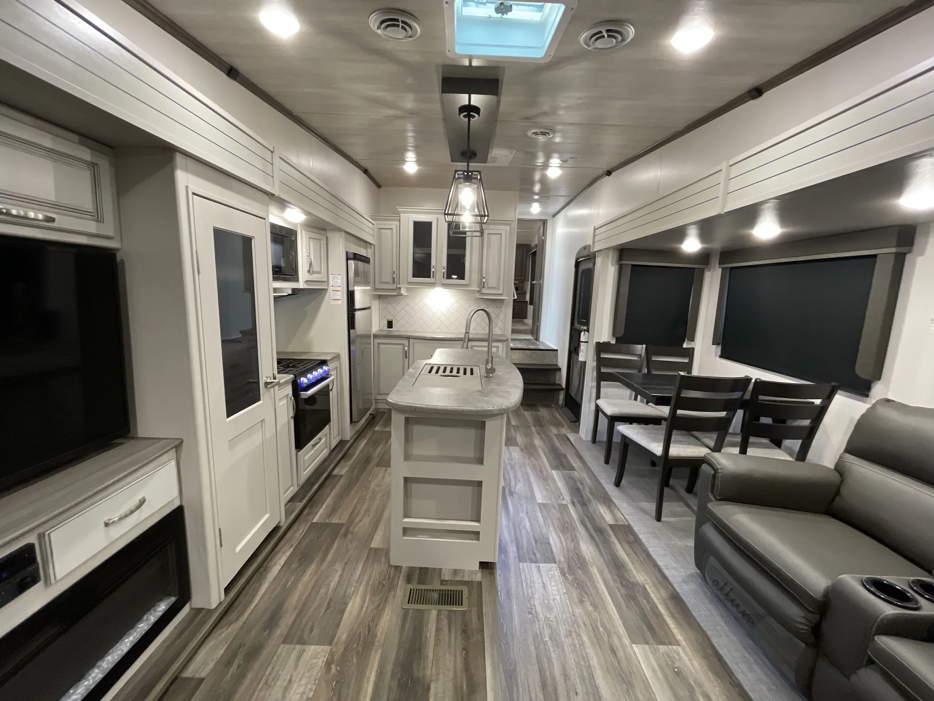 2022 Keystone Cougar Half-Ton 29RLI - Photo 4