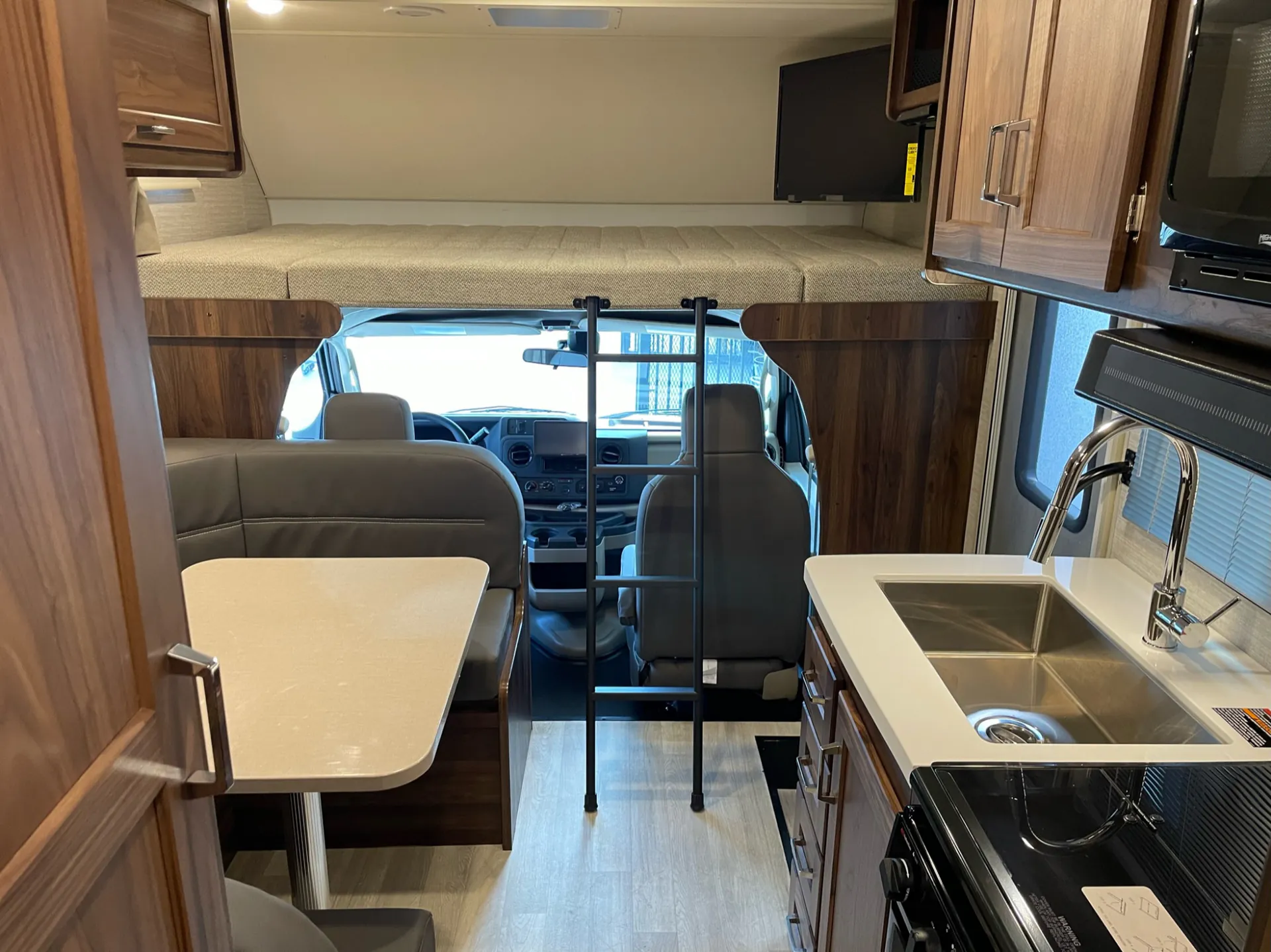 2025 Winnebago Spirit 22M - Photo 4
