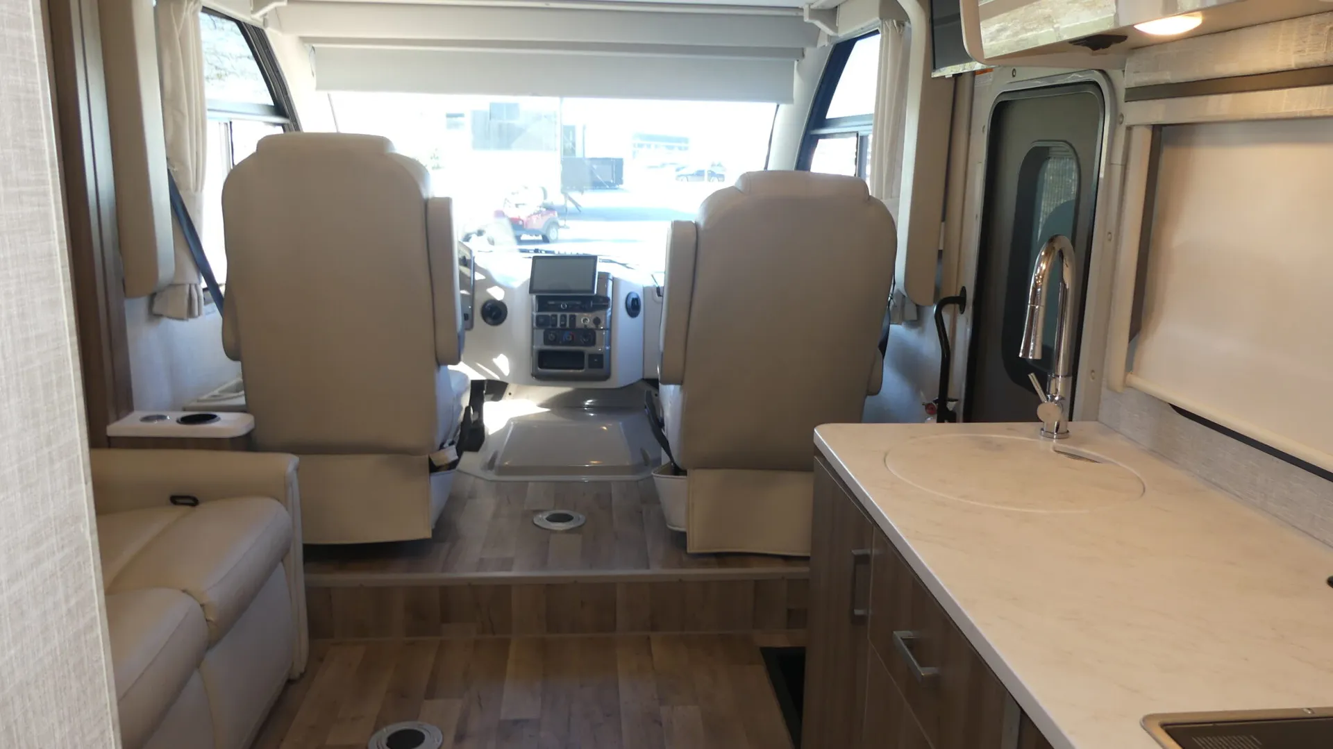 2025 Thor Motor Coach Axis 26.1 - Photo 3