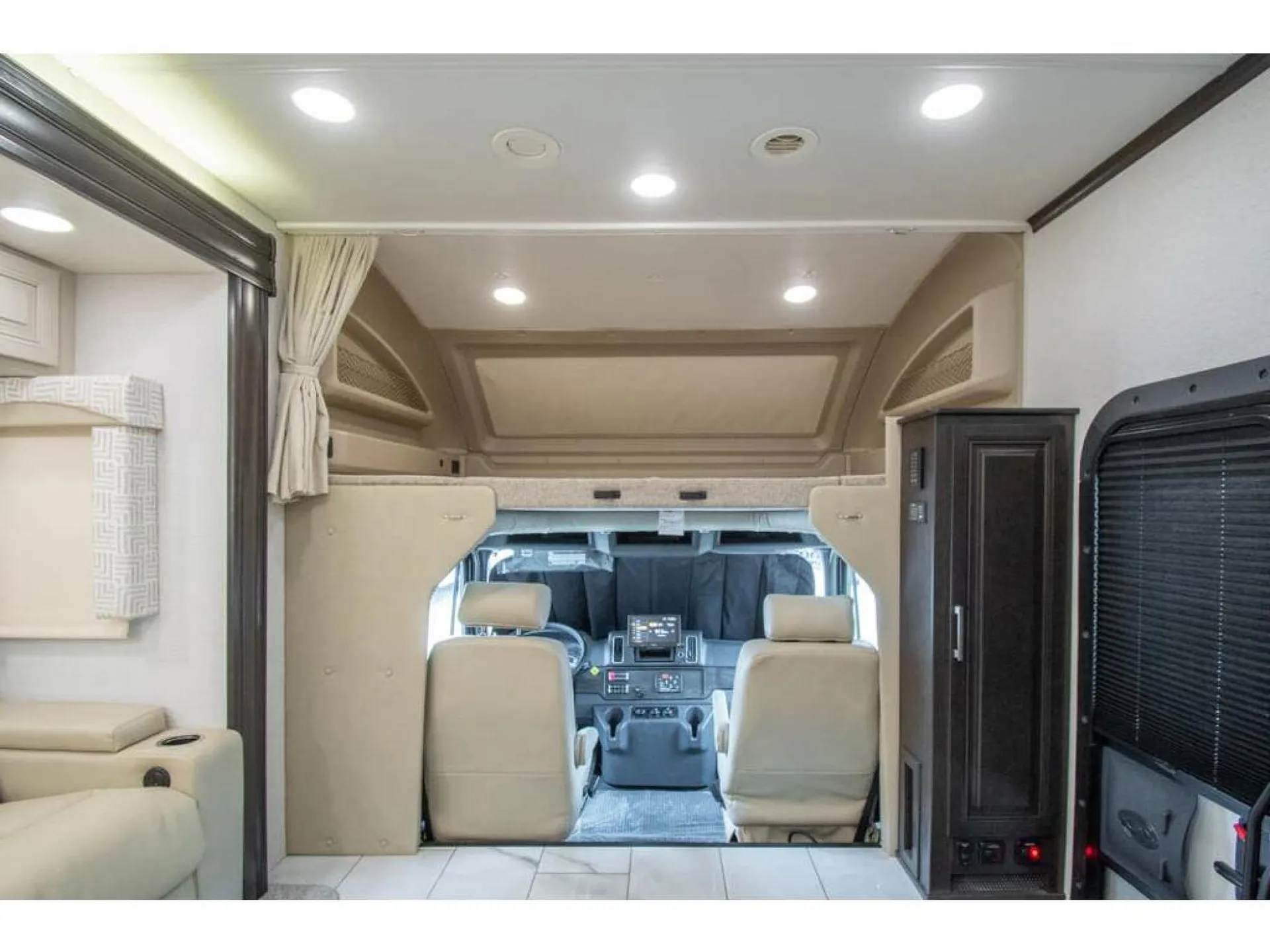 2026 Entegra Coach Accolade XL 37M - Photo 4