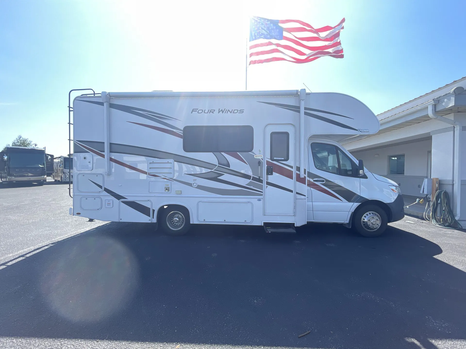 2023 Thor Motor Coach Four Winds 24LT - Photo 2