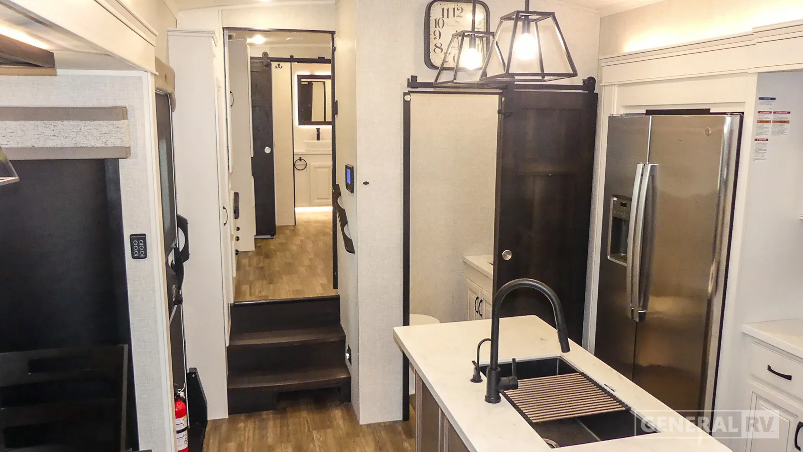 2024 Jayco North Point 382FLRB - Photo 3