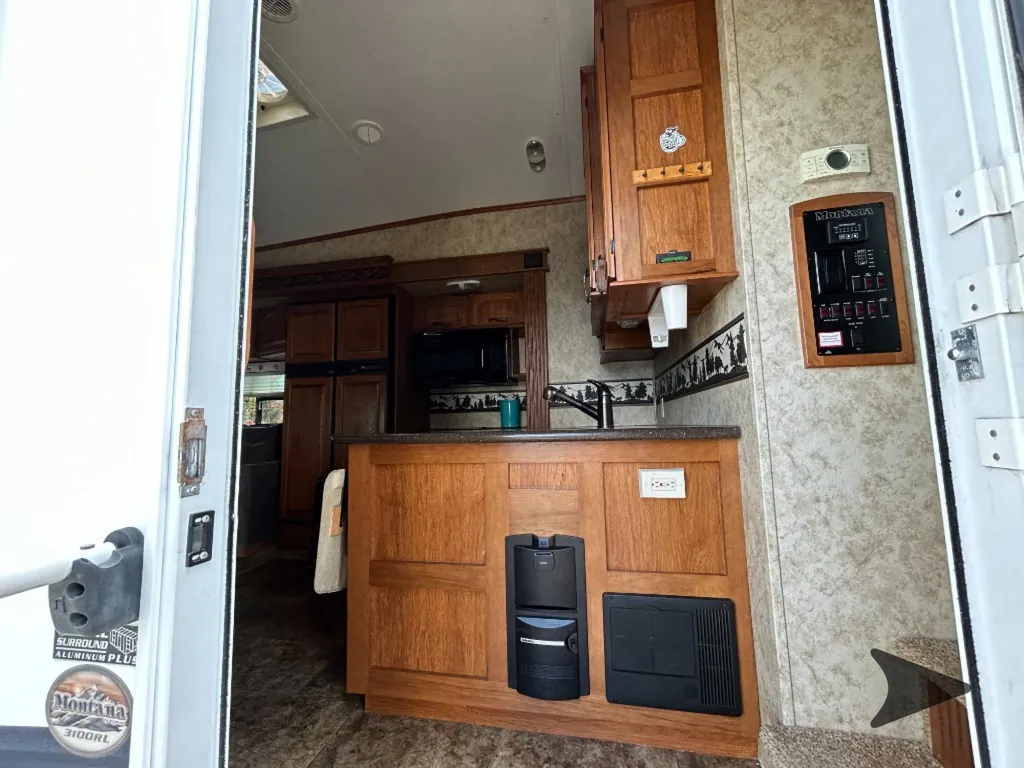 2012 Keystone Montana 3100RL, Photos photo 11