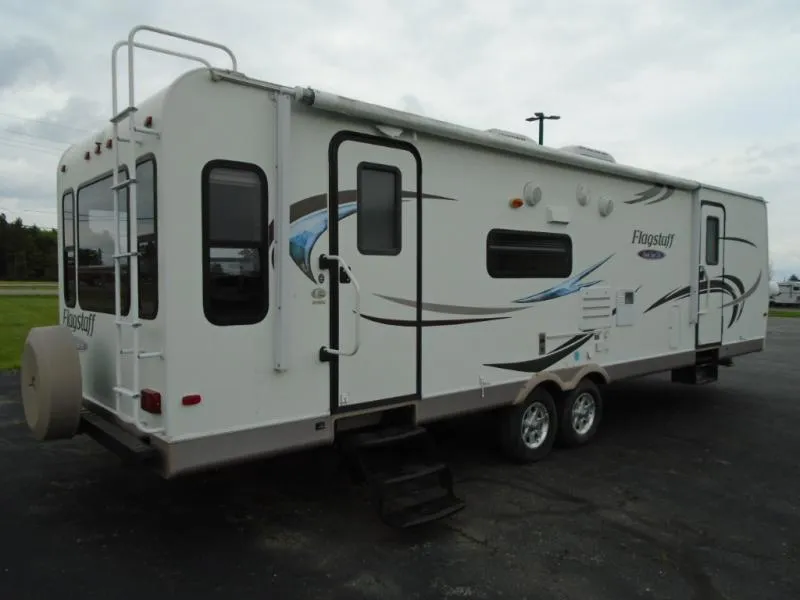 2011 Forest River RV Flagstaff Classic Super Lite 831RLBSS - Photo 4