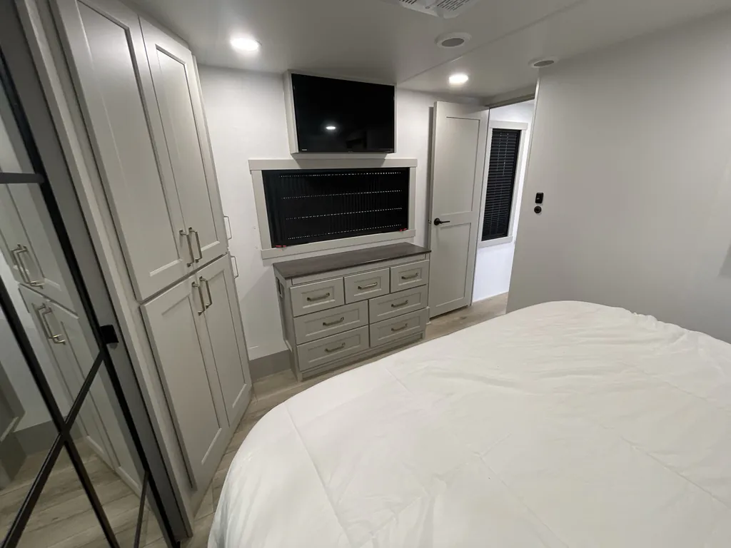 2025 Brinkley Model G 4100, Photos photo 13