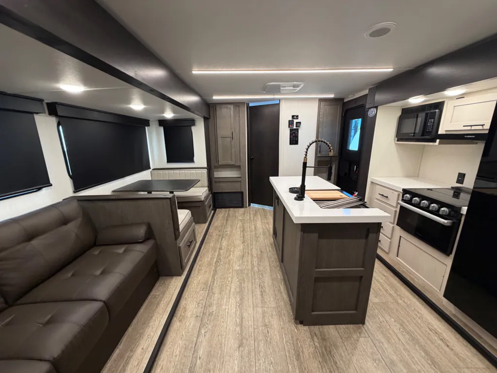 2025 Forest River Cherokee Alpha Wolf 33BH, Photos photo 12