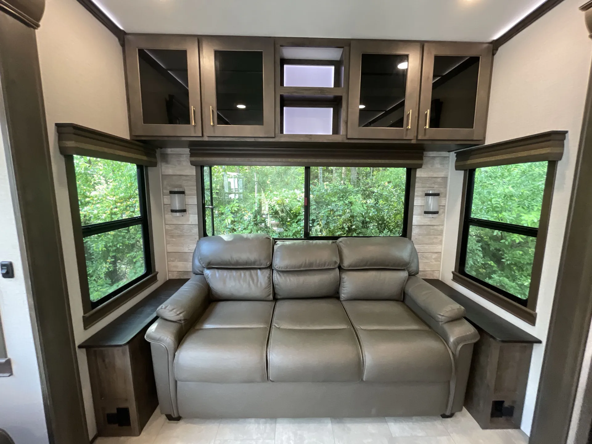 2021 Alliance RV Paradigm 370FB - Photo 3