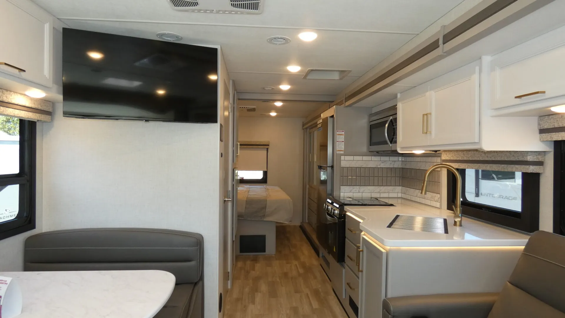 2026 Thor Motor Coach Windsport 29L - Photo 3