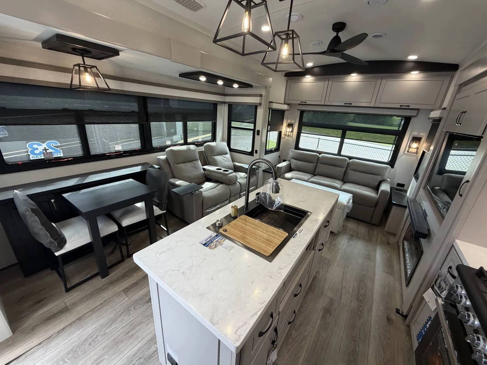 2026 Jayco North Point 310RLTS - Photo 4