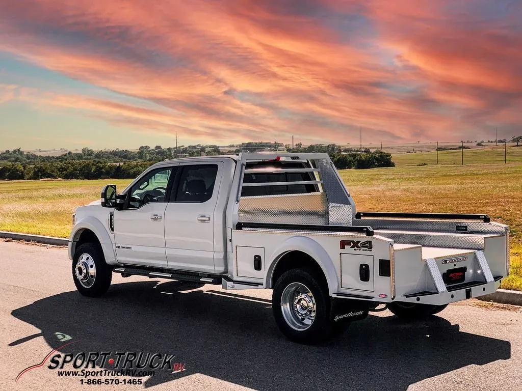 2022 SportChassis™ LH3 Super Duty 4x4 SportChassis™ - Photo 4