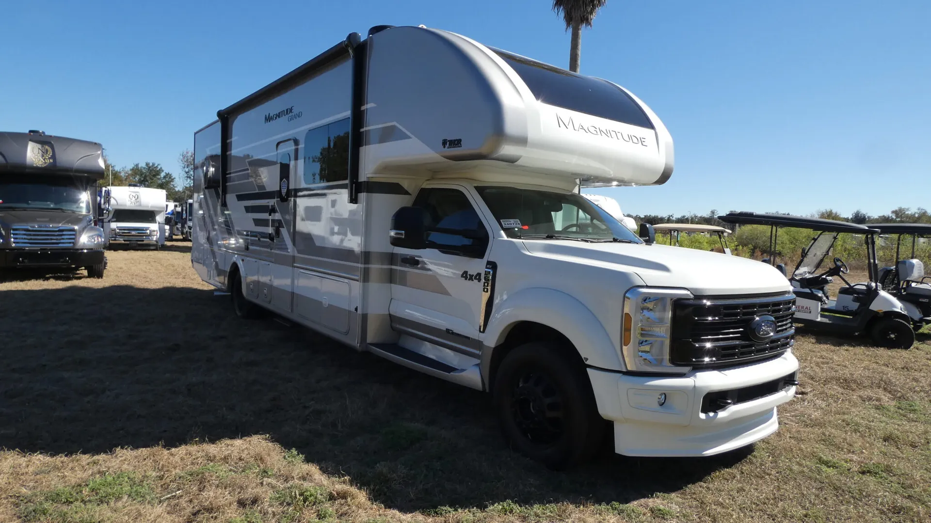 2026 Thor Motor Coach Magnitude Grand L35 - Photo 2