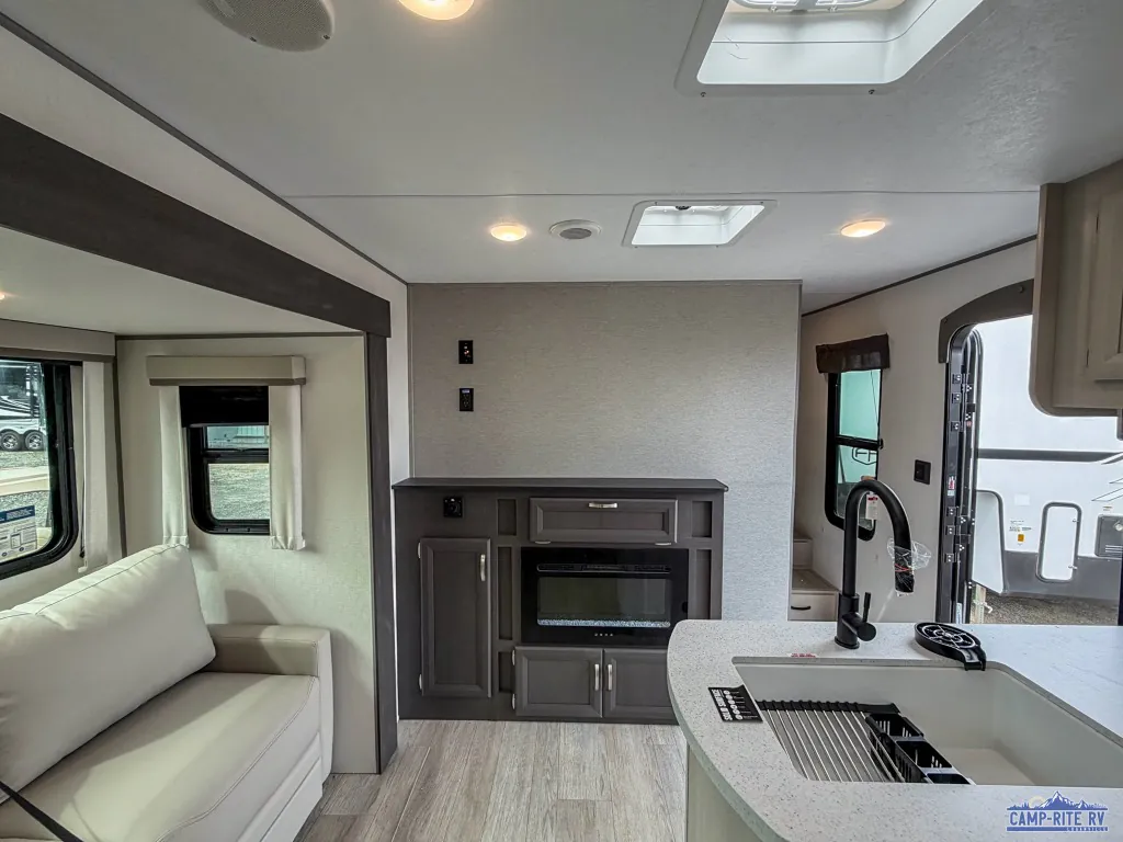 2027 Coachmen Catalina Legacy Edition 333DBDSCK, Photos photo 12
