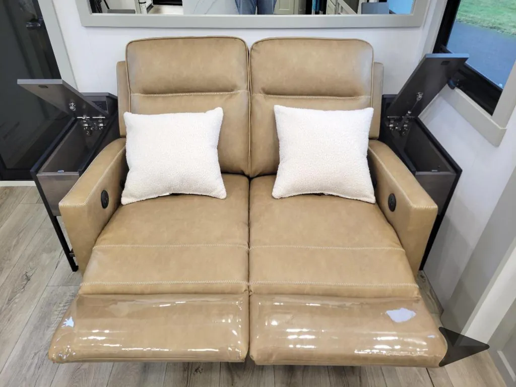 2026 Brinkley Model G 4100, Photos photo 11