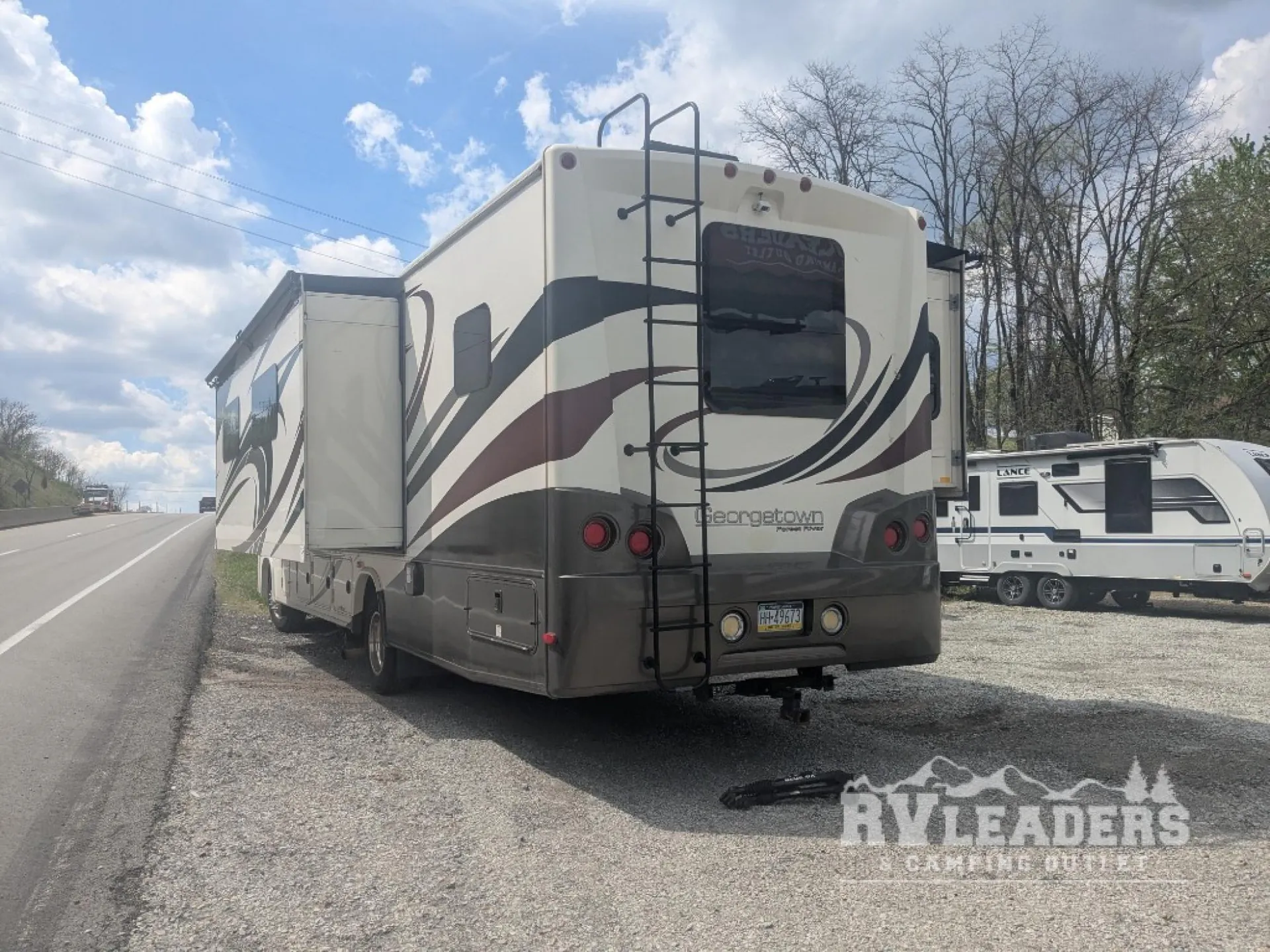 2017 Forest River RV Georgetown 335DS - Photo 4