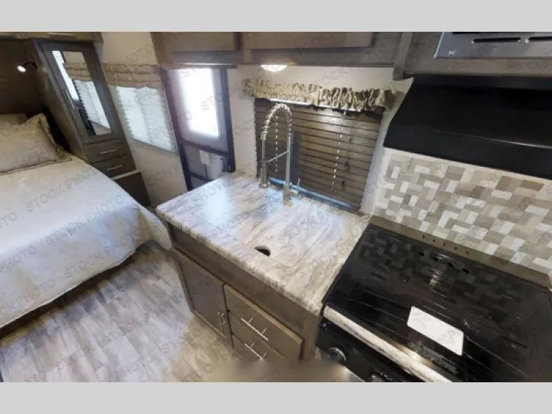 2018 Forest River RV Surveyor 201RBS - Photo 4