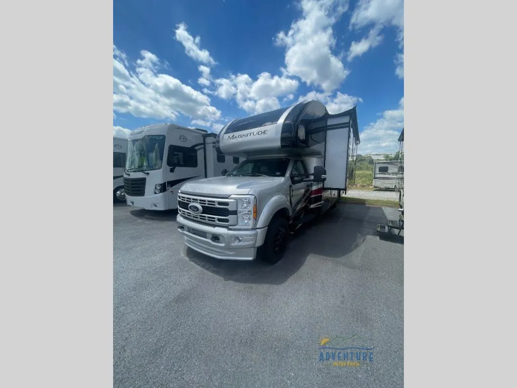 2024 Thor Motor Coach Magnitude Super C XG32 - Photo 3