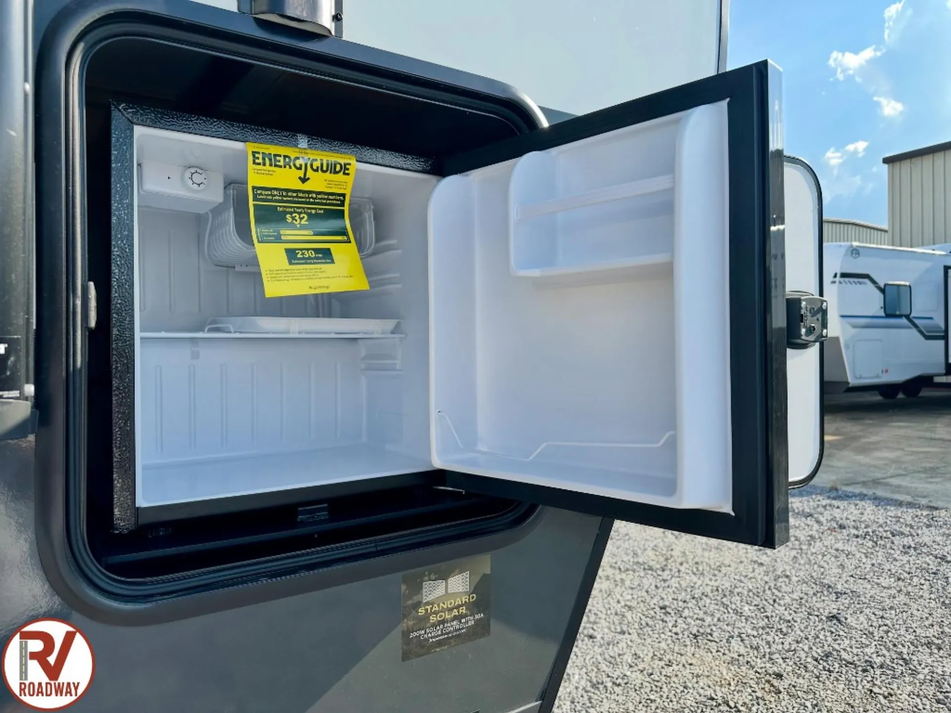 2027 Forest River Rockwood Mini Lite 2506FK — Photo 5