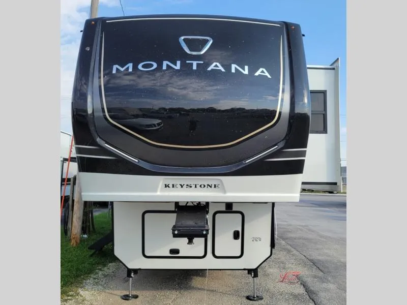 2026 Keystone Montana 3915TB - Photo 2