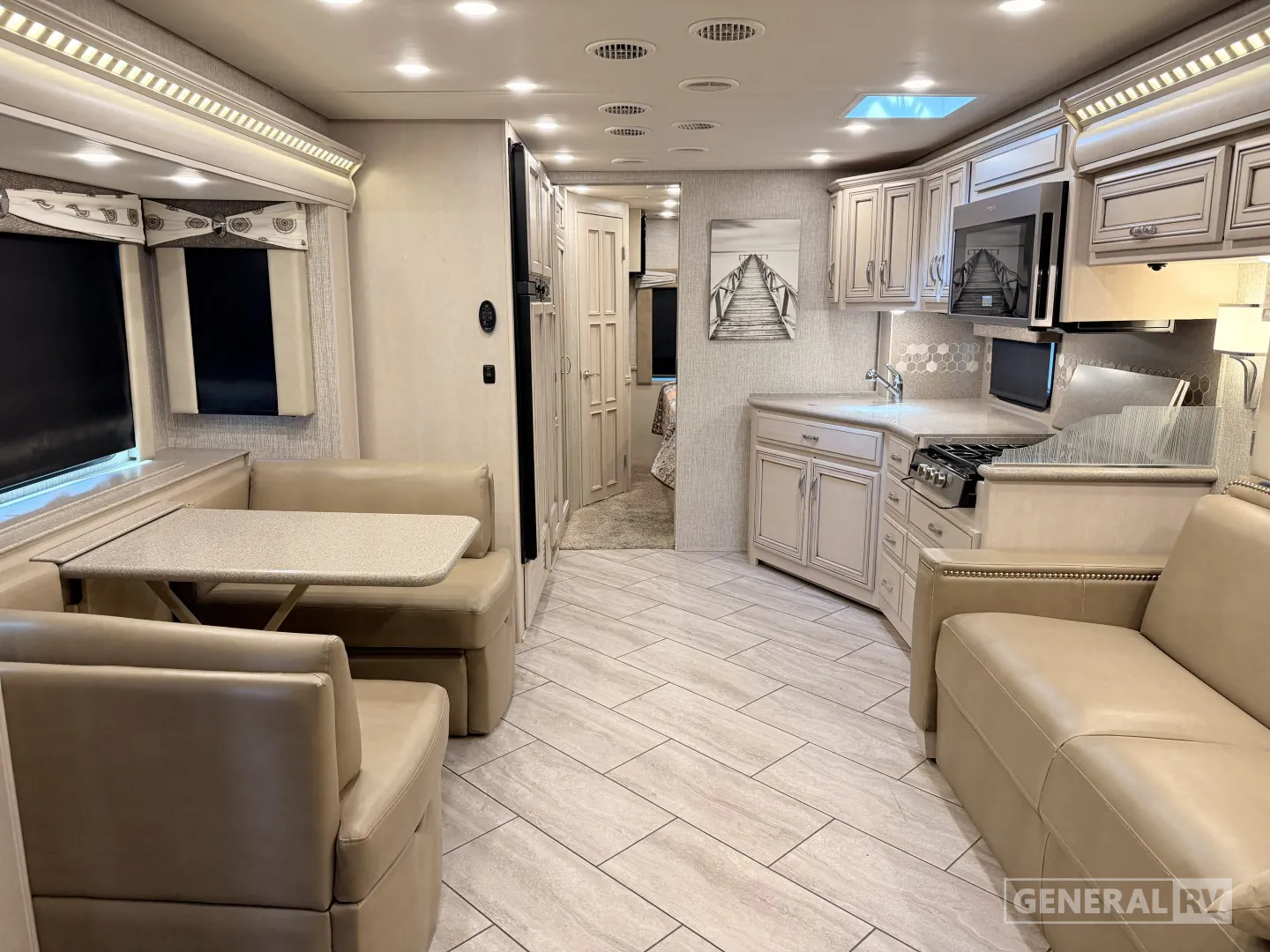 2021 Newmar Bay Star 3005 - Photo 3